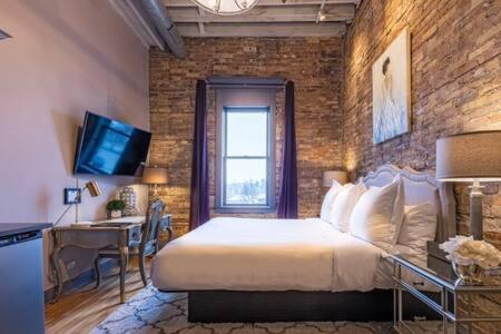 Hip Urban Loft - Small Town Charm -124 Lofts #3 West Dundee Extérieur photo