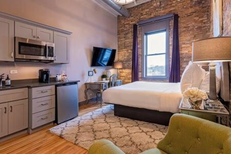 Hip Urban Loft - Small Town Charm -124 Lofts #3 West Dundee Extérieur photo