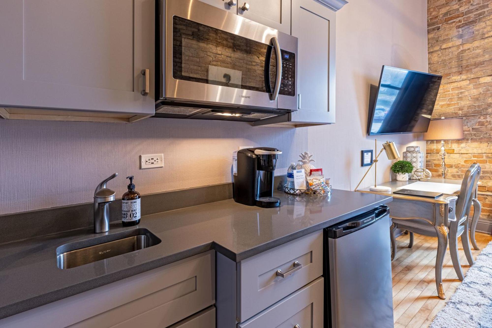 Hip Urban Loft - Small Town Charm -124 Lofts #3 West Dundee Extérieur photo